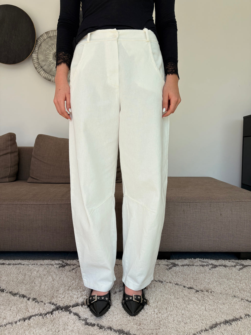 Pantalon coupe ballon blanc cassé ou brun