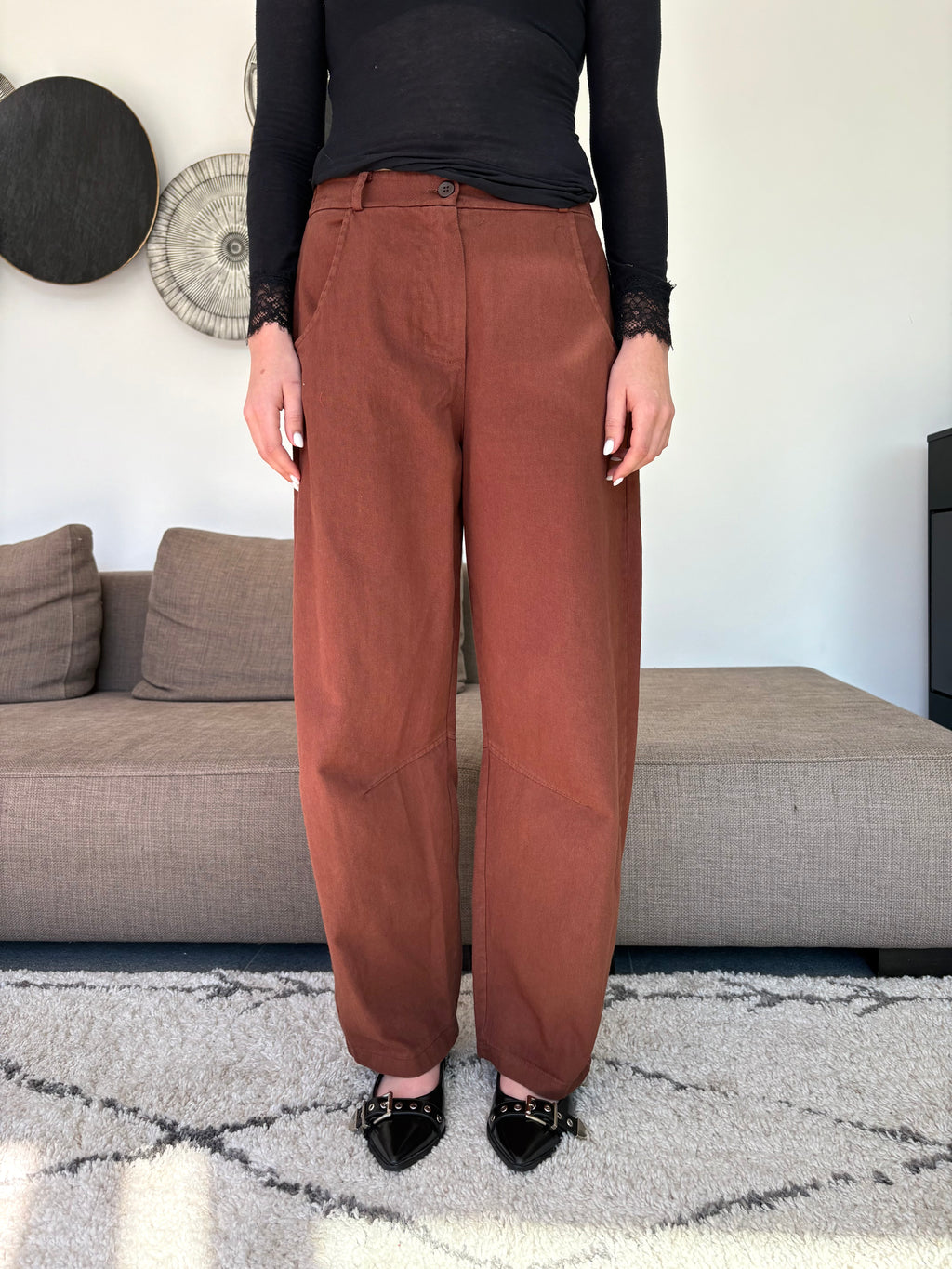 Pantalon coupe ballon blanc cassé ou brun