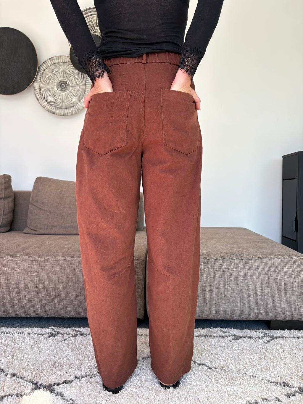 Pantalon coupe ballon blanc cassé ou brun