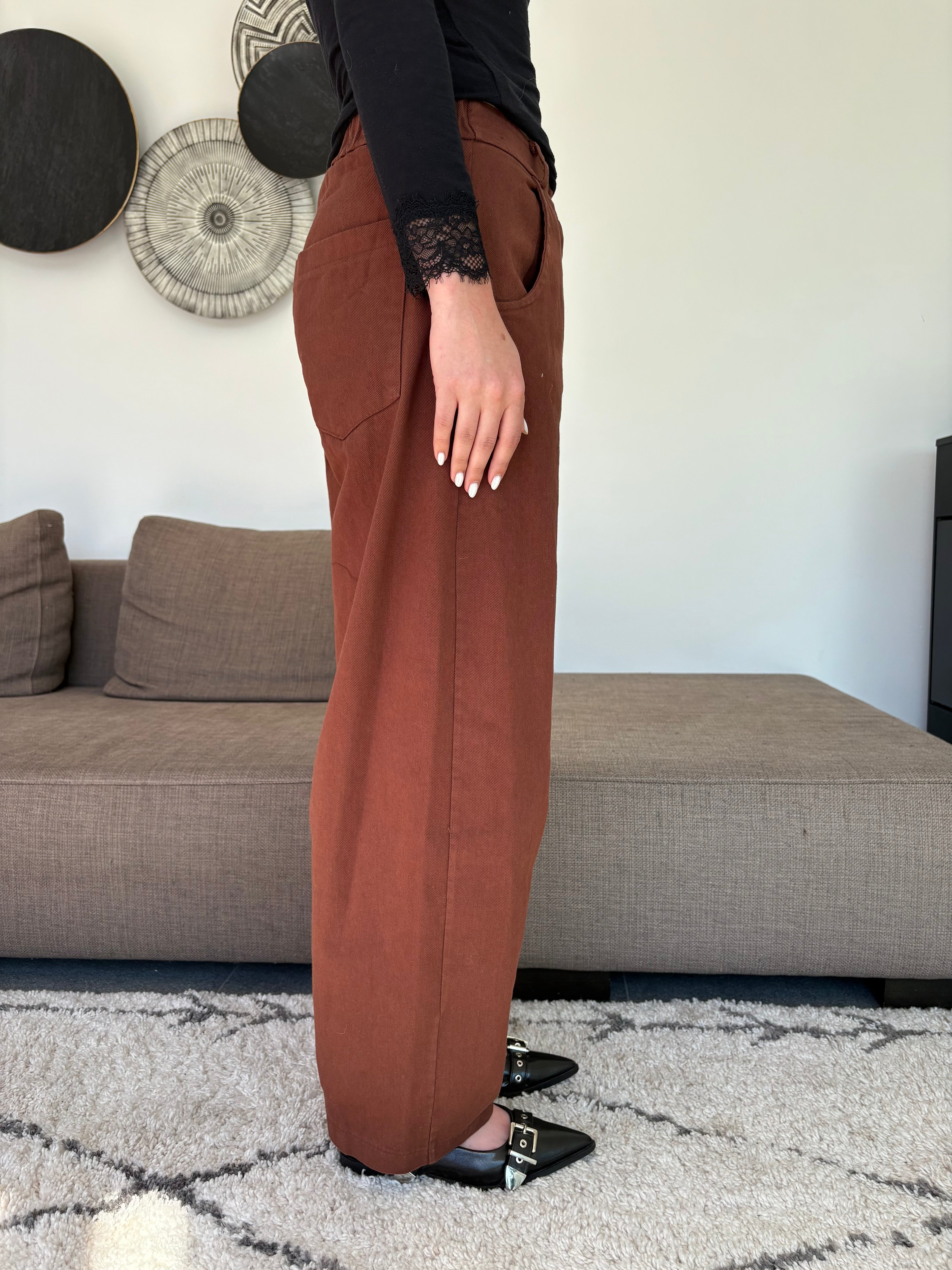 Pantalon coupe ballon blanc cassé ou brun