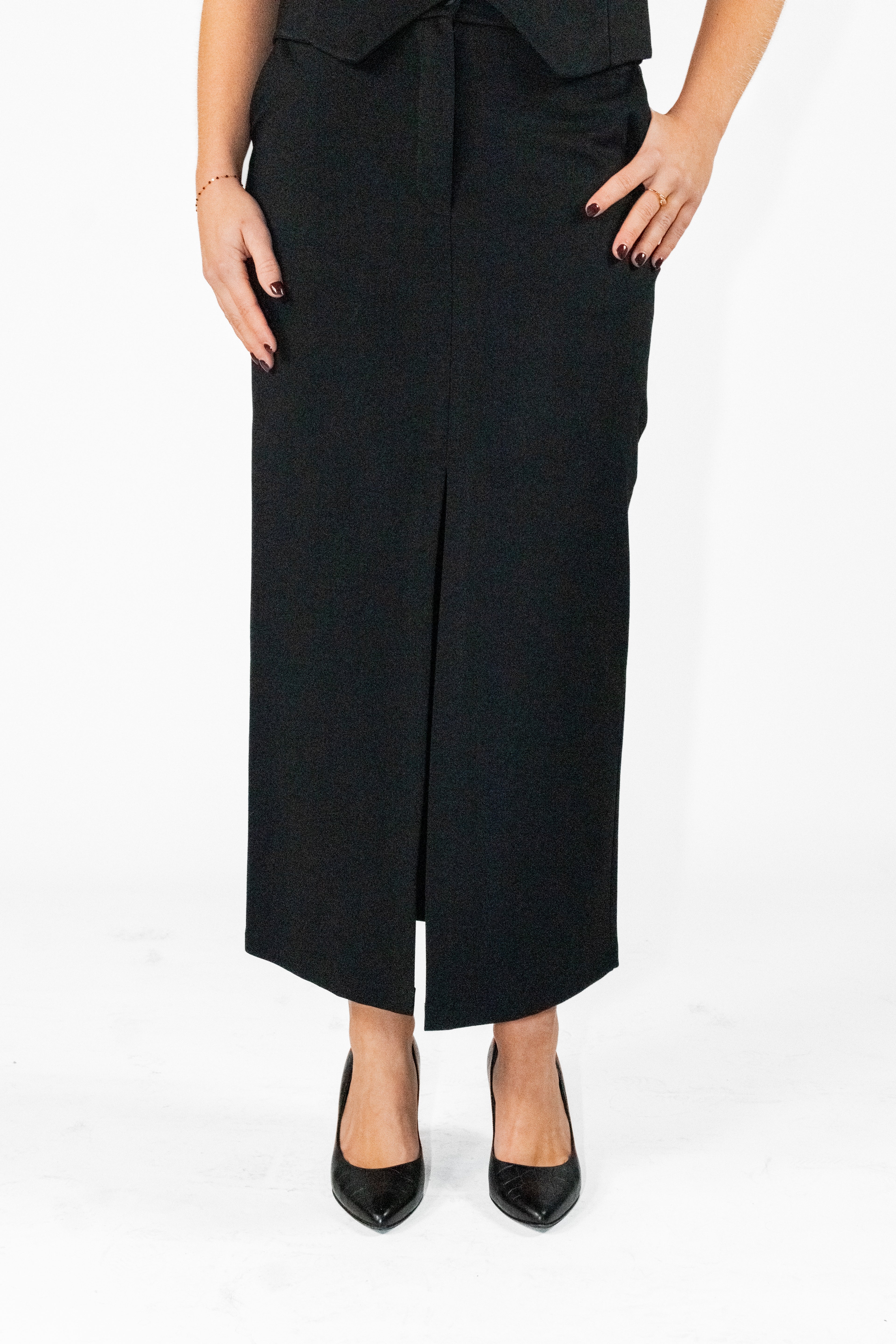 Jupe mi-longue noire avec fente centrale