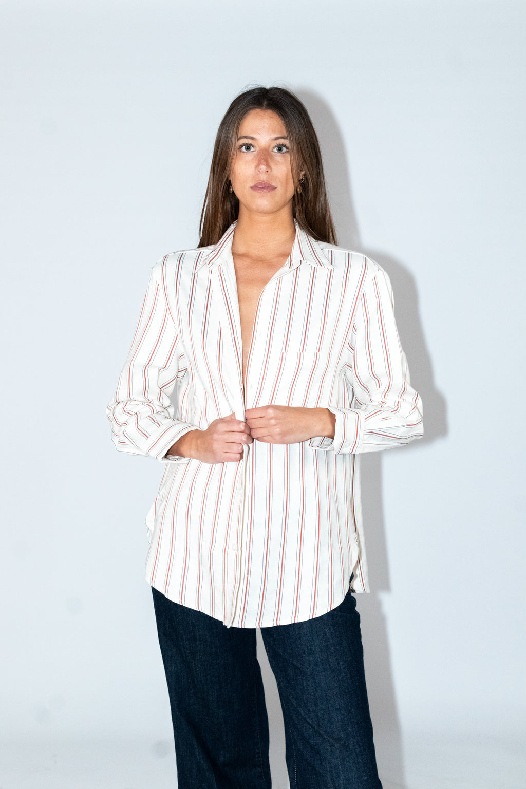 Chemise blanche oversize de la marque Akho