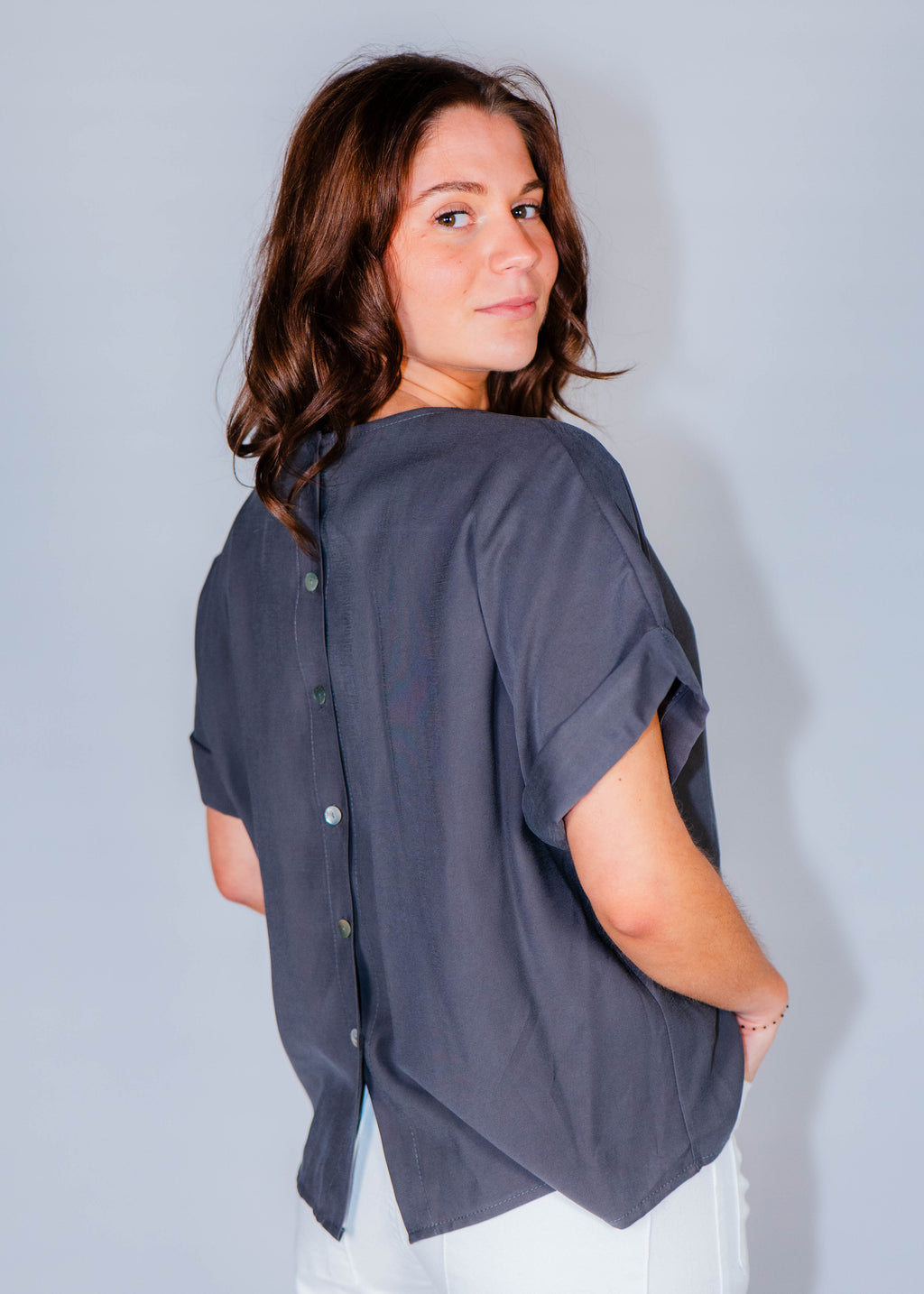 Blouse boutonnée dans le dos