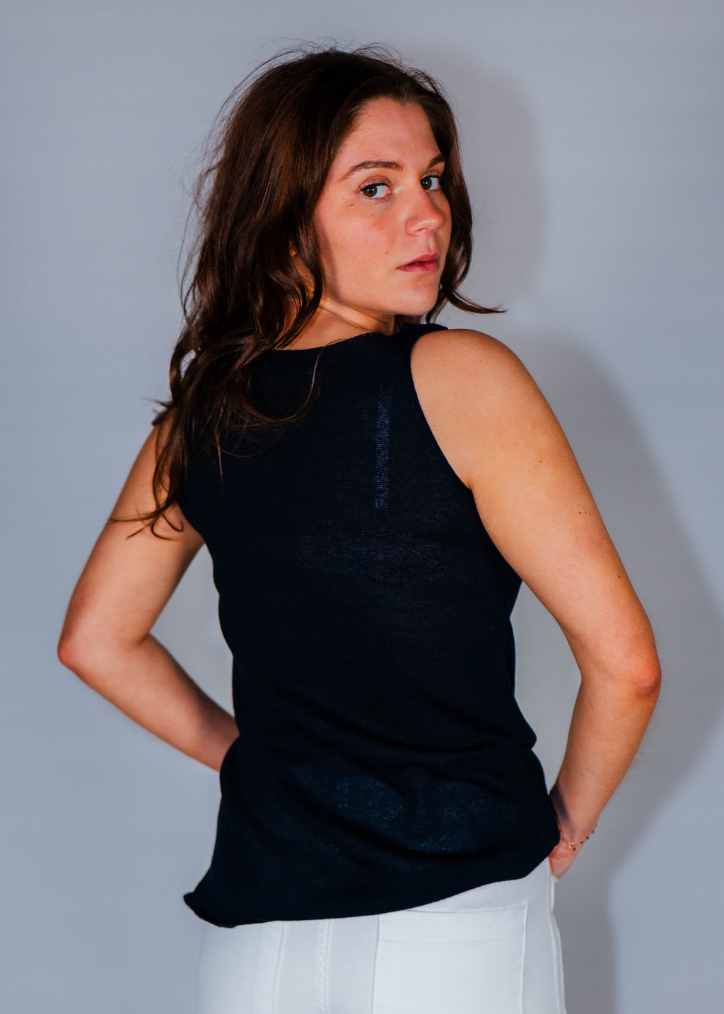 SOLDES -50% ☀️ Débardeur col V en coton marine ou jaune pâle